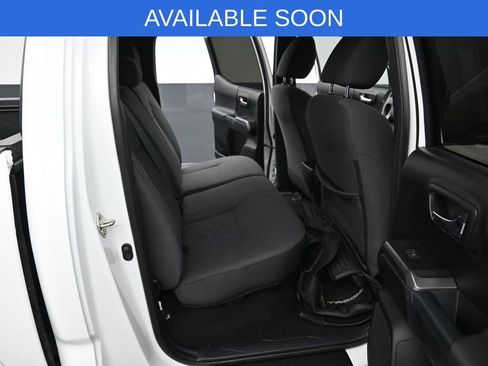 Used 2017 Toyota Tacoma TRD Sport w/ Tow Package (A/T) AWD/4WD image 28