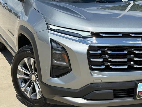 Used 2025 Chevrolet Equinox LT FWD image 3