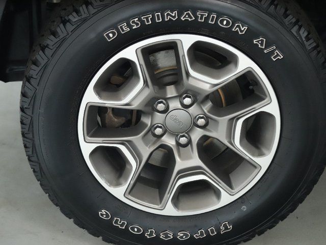 Used 2022 Jeep Cherokee Trailhawk w/ Comfort/Convenience Group AWD/4WD image 12