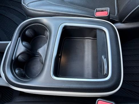 Used 2017 Chrysler Pacifica Limited w/ UConnect Theater Package image 24