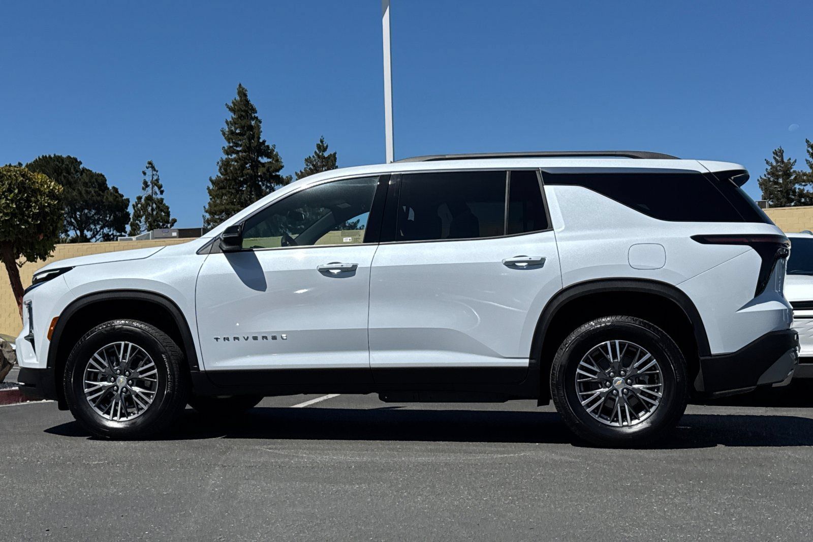 Used 2026 Chevrolet Traverse LT AWD/4WD image 8