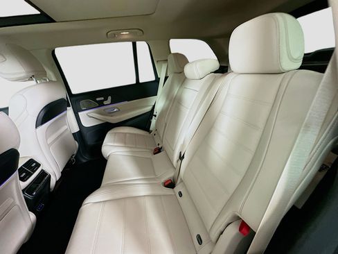 Certified 2025 Mercedes-Benz GLS 450 4MATIC image 31