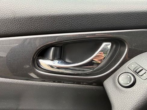 Used 2020 Nissan Rogue SV image 84