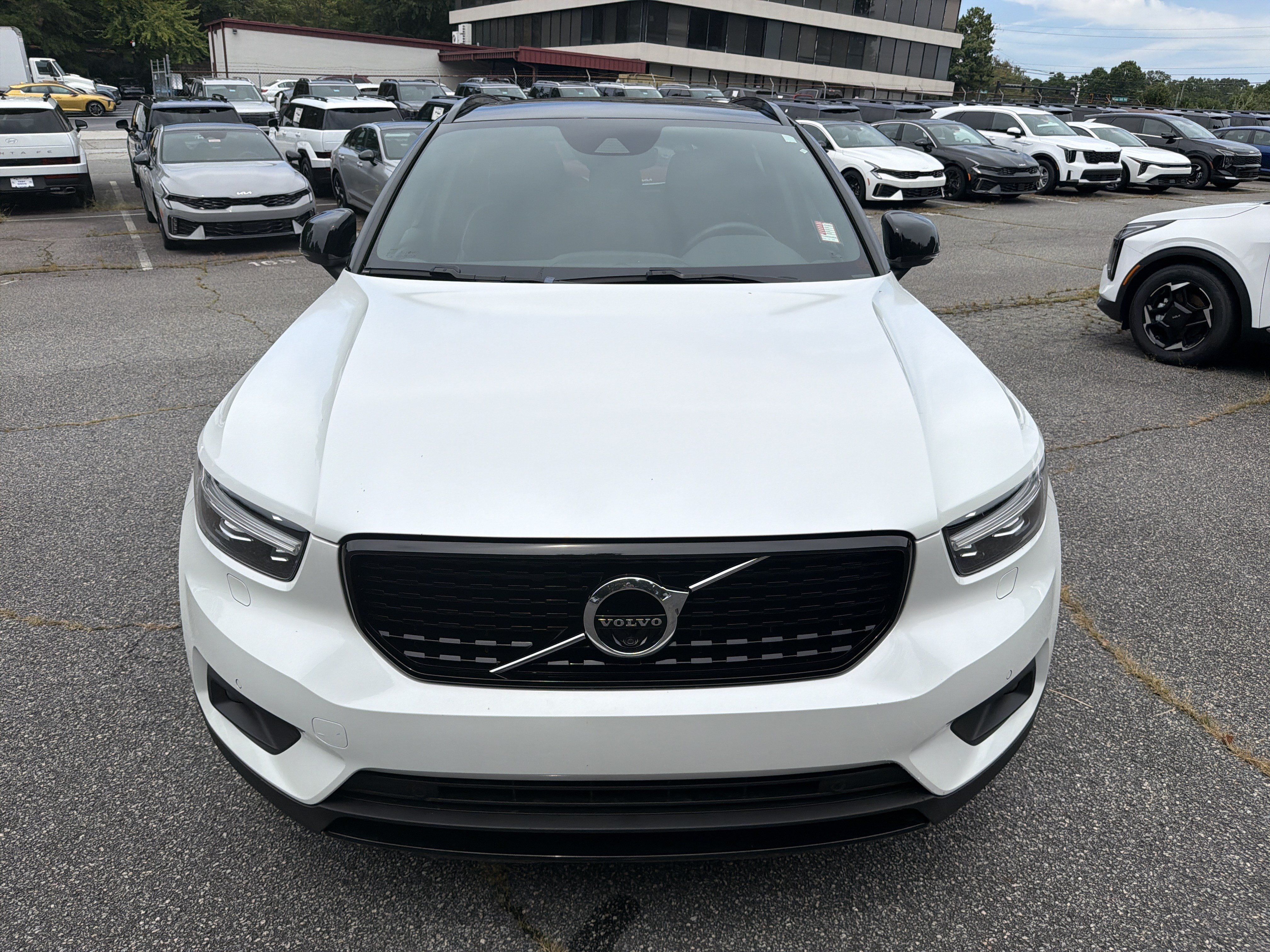Used 2019 Volvo XC40 T5 R-Design AWD/4WD image 2