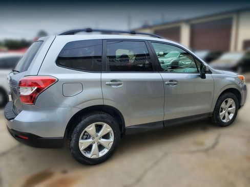 Used 2016 Subaru Forester 2.5i Premium w/ All-Weather Package AWD/4WD image 10