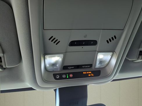 Used 2021 Chevrolet Equinox Premier image 18