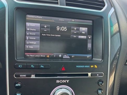 Used 2016 Ford Explorer Platinum image 44