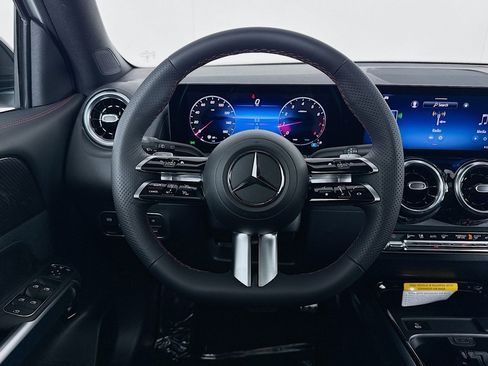 New 2026 Mercedes-Benz GLB 250 image 4