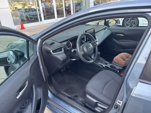 Used 2020 Toyota Corolla LE image 3