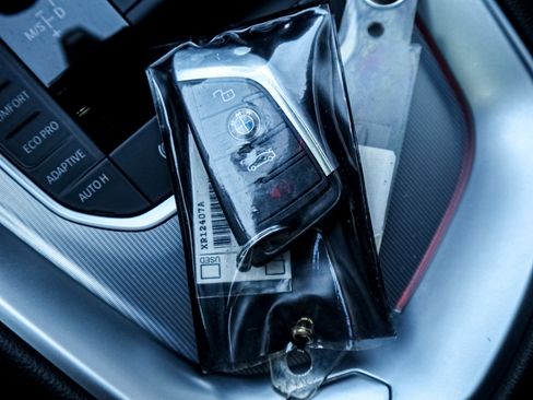 Used 2022 BMW Z4 M40i w/ Premium Package image 34