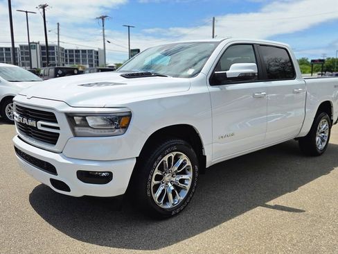 Used 2023 RAM 1500 Laramie AWD/4WD image 3