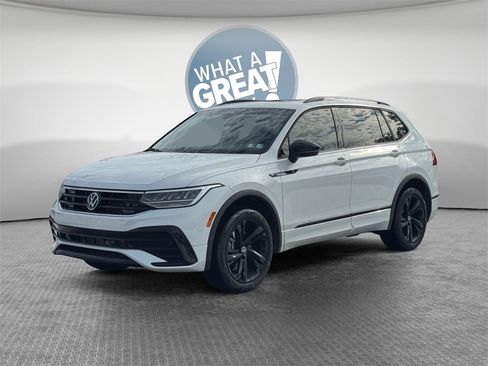 Used 2024 Volkswagen Tiguan SE R-Line image 4