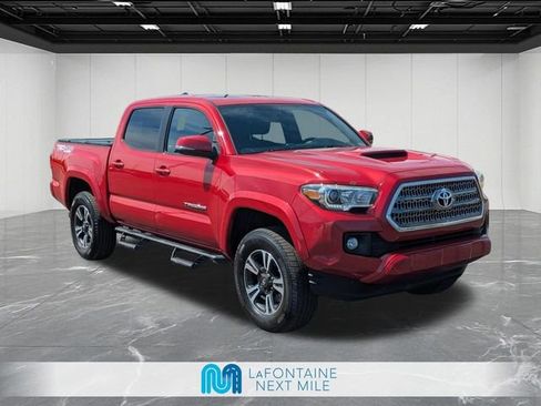 Used 2017 Toyota Tacoma TRD Sport AWD/4WD image 7