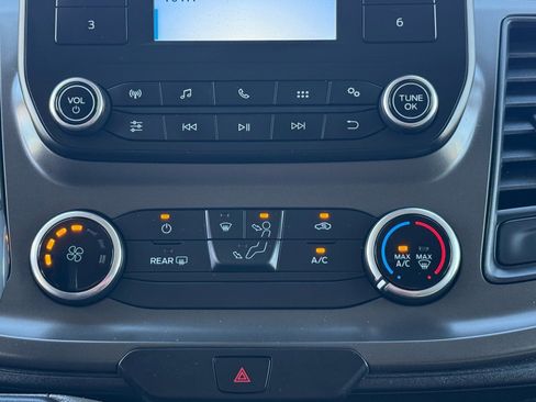 Used 2020 Ford Transit 150 XLT image 22