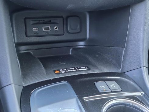 Used 2023 Chevrolet Equinox Premier image 35