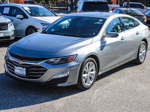 Used 2024 Chevrolet Malibu LT image 3