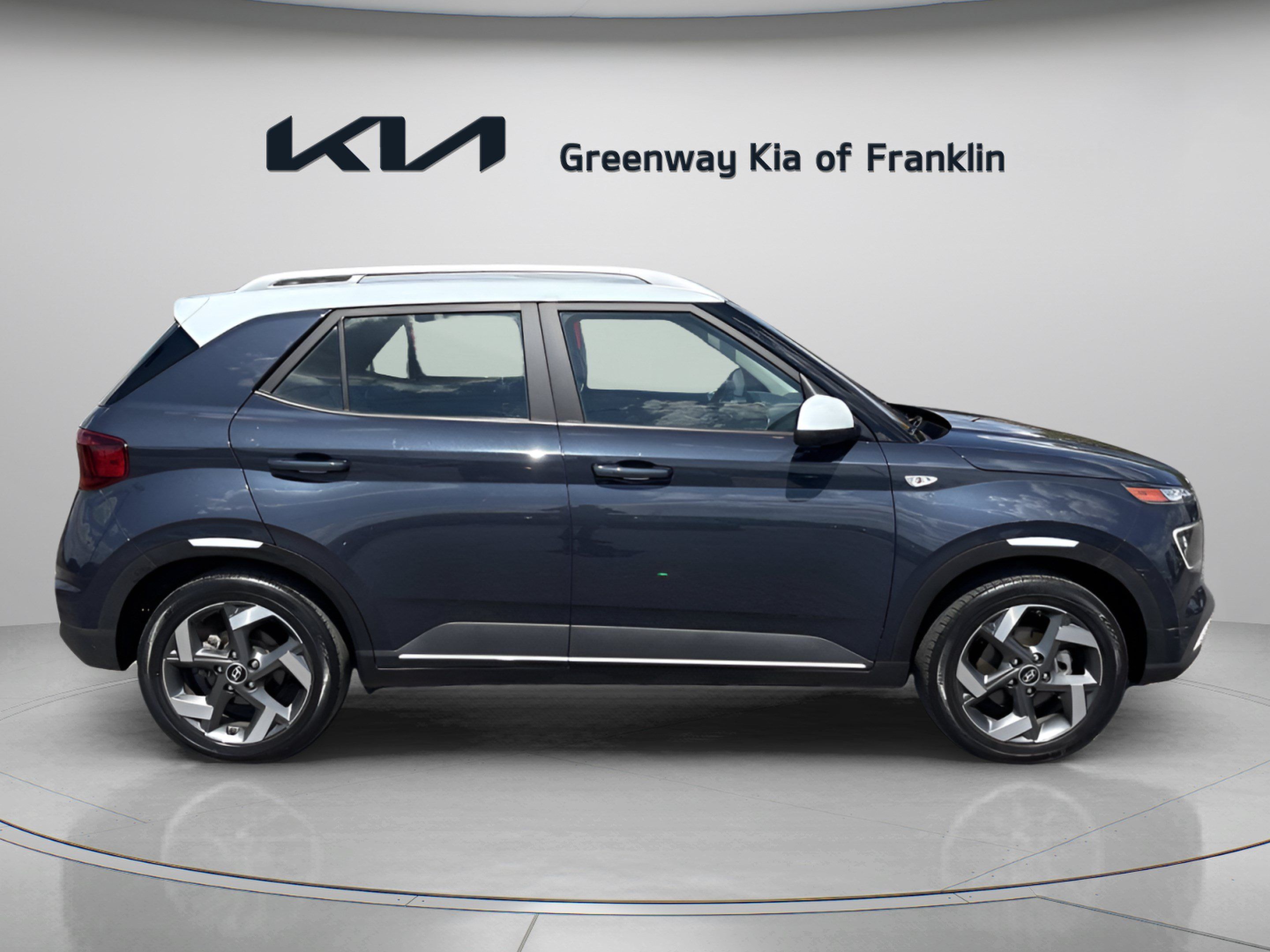 Used 2020 Hyundai Venue FWD image 8
