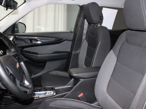 Used 2025 Chevrolet TrailBlazer LT w/ LT Cold Weather Package FWD image 23