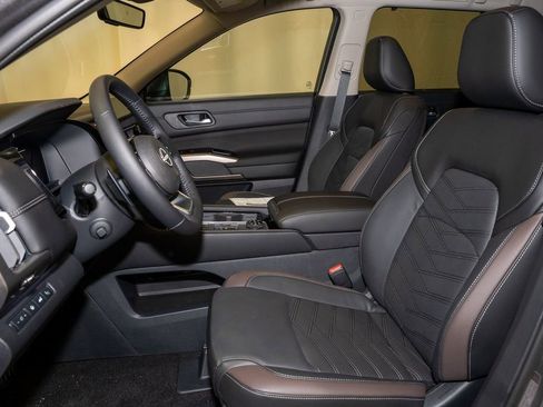 New 2025 Nissan Pathfinder Platinum w/ Lighting Package (N92) image 13