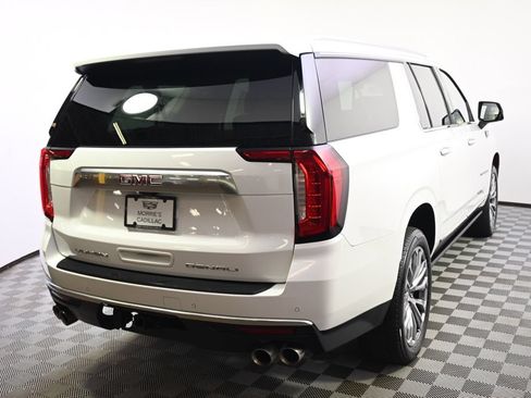 Used 2021 GMC Yukon XL Denali w/ Denali Premium Package AWD/4WD image 6