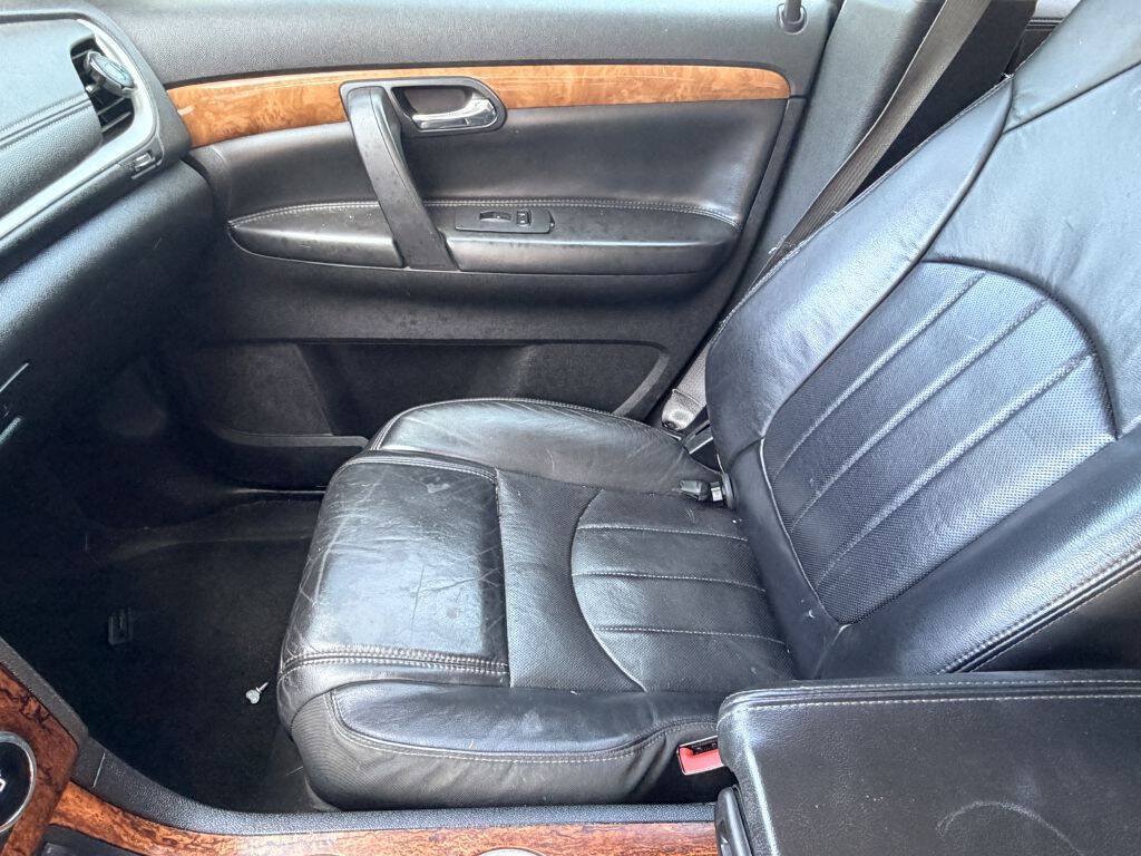 Used 2014 Chevrolet Traverse LTZ FWD image 16
