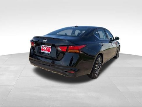 Used 2025 Nissan Altima 2.5 SV FWD image 7