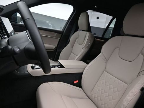 New 2026 Volvo XC90 B6 Plus w/ Protection Package Premier image 9