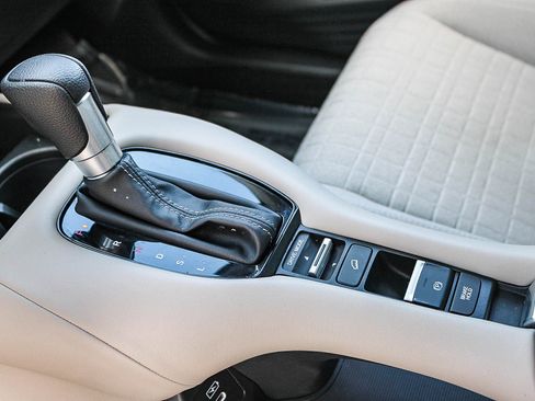 Used 2025 Honda HR-V LX image 20