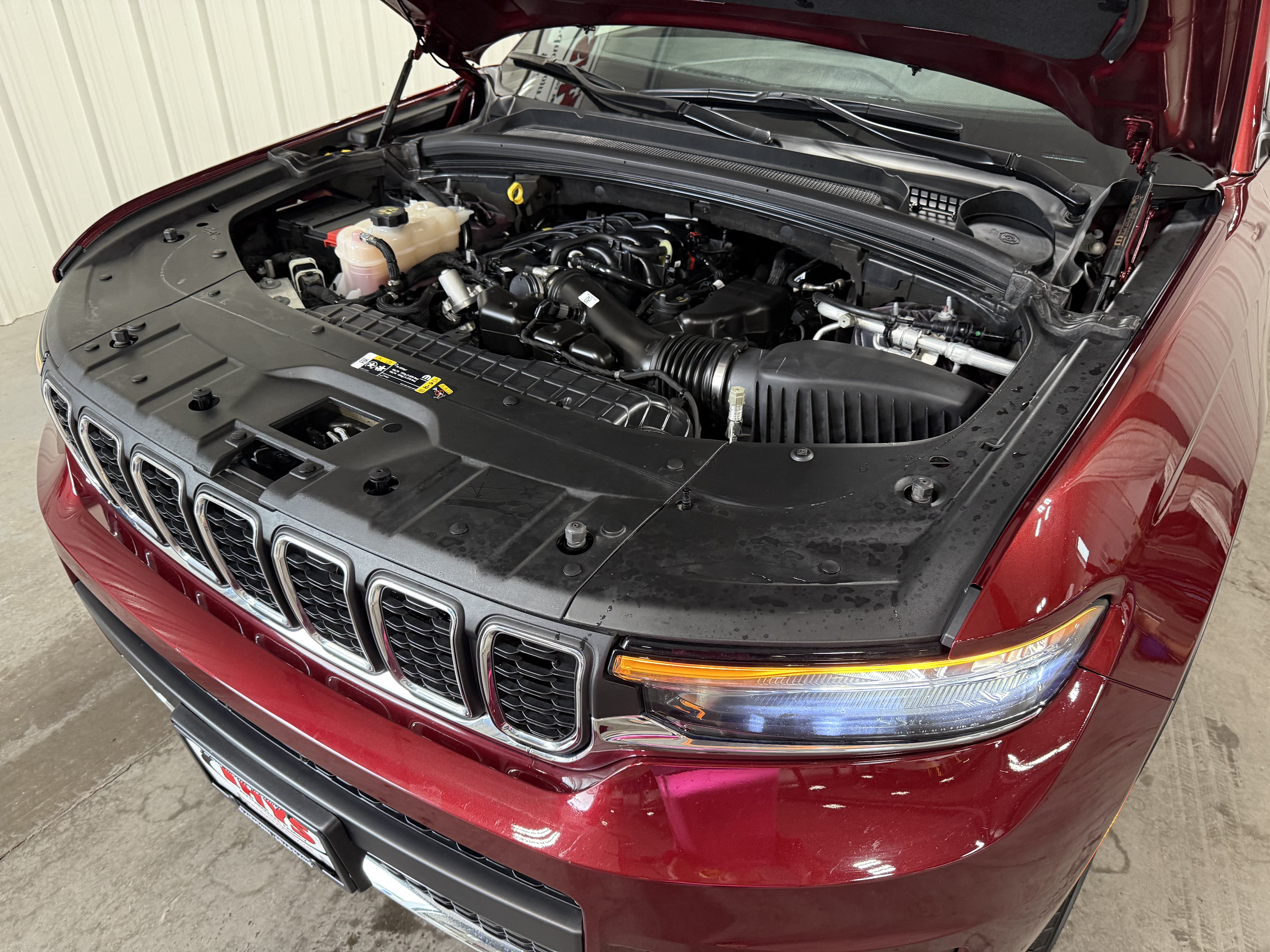 Used 2024 Jeep Grand Cherokee L Laredo w/ Luxury Tech Group I AWD/4WD image 18