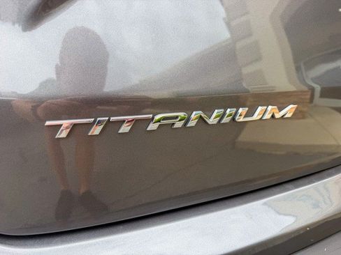 Used 2024 Ford Edge Titanium AWD/4WD image 17