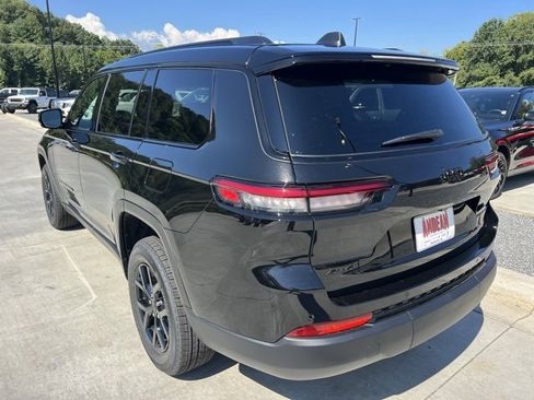 New 2025 Jeep Grand Cherokee L Altitude image 5