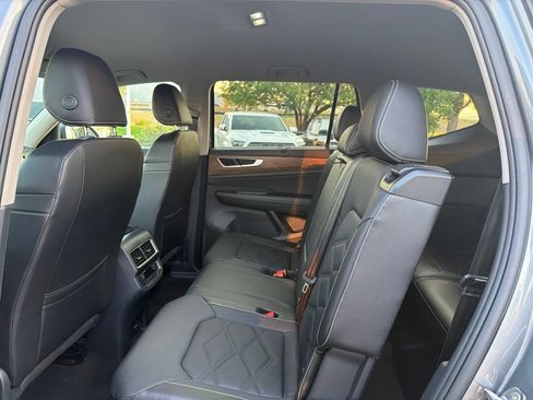 Used 2025 Volkswagen Atlas SE AWD/4WD image 19
