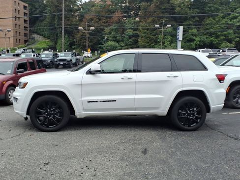Certified 2019 Jeep Grand Cherokee Altitude AWD/4WD image 8