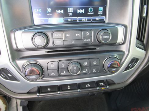 Used 2017 GMC Sierra 1500 SLE w/ SLE Value Package image 28