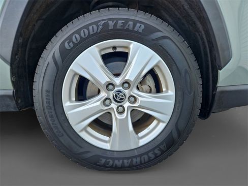 Used 2021 Toyota RAV4 XLE image 16