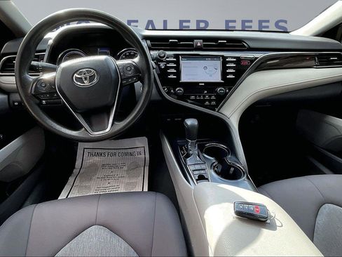 Used 2020 Toyota Camry LE image 7