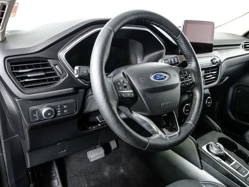 Used 2020 Ford Escape Titanium image 9