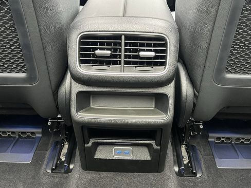 Used 2025 Mercedes-Benz GLE 350 4MATIC w/ Winter Package image 44