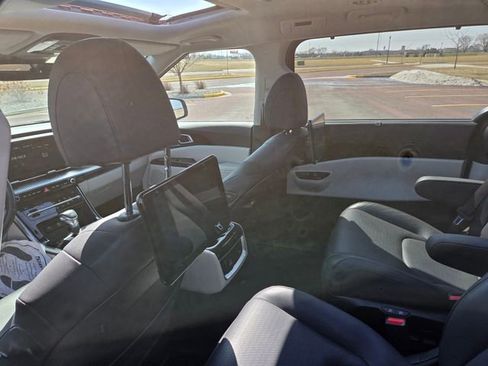 Used 2024 Kia Carnival SX Prestige FWD image 55