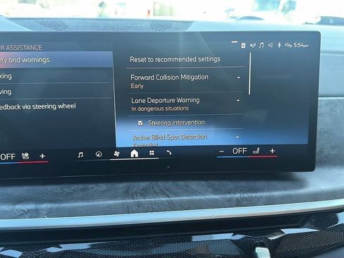Used 2024 BMW X7 xDrive40i w/ M Sport Package AWD/4WD image 14