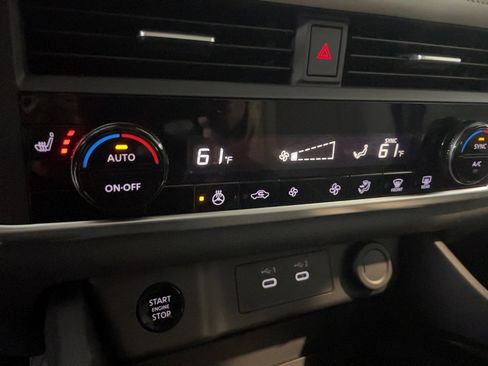 Used 2024 Nissan Rogue SV w/ SV Premium Package image 10