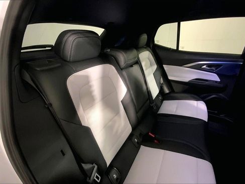 Used 2025 Chevrolet Equinox EV LT FWD image 23