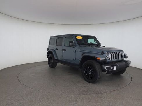 Used 2025 Jeep Wrangler Unlimited Sahara AWD/4WD image 27