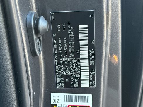 Certified 2025 Toyota Sienna Limited image 30