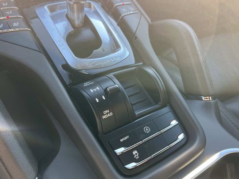 Used 2017 Porsche Cayenne Platinum Edition image 26