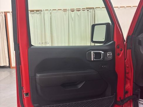 Used 2021 Jeep Wrangler Unlimited Sahara w/ LED Lighting Group image 18