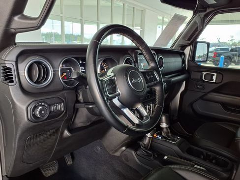 Used 2019 Jeep Wrangler Unlimited Sahara AWD/4WD image 21