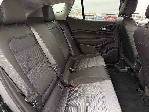 Certified 2025 Chevrolet Trax LT image 24