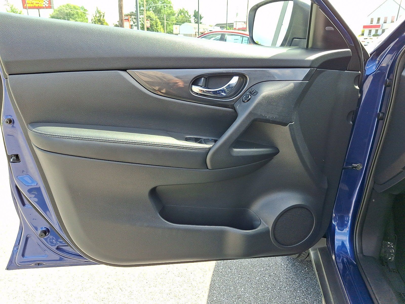 Used 2019 Nissan Rogue SV AWD/4WD image 13