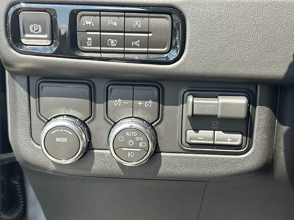Used 2026 GMC Yukon Elevation RWD image 32